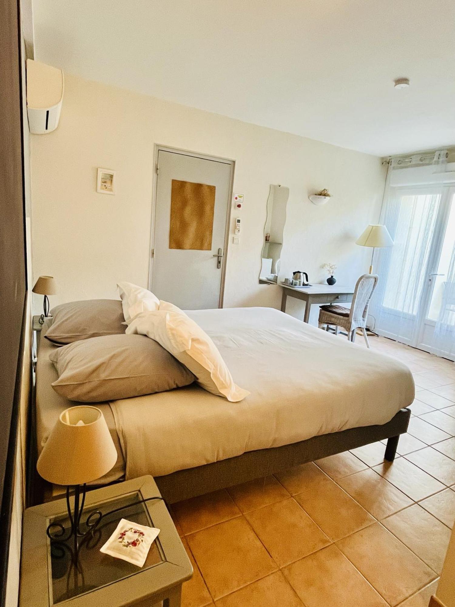 Bed and Breakfast Mas Saint-Ange Люнель Экстерьер фото