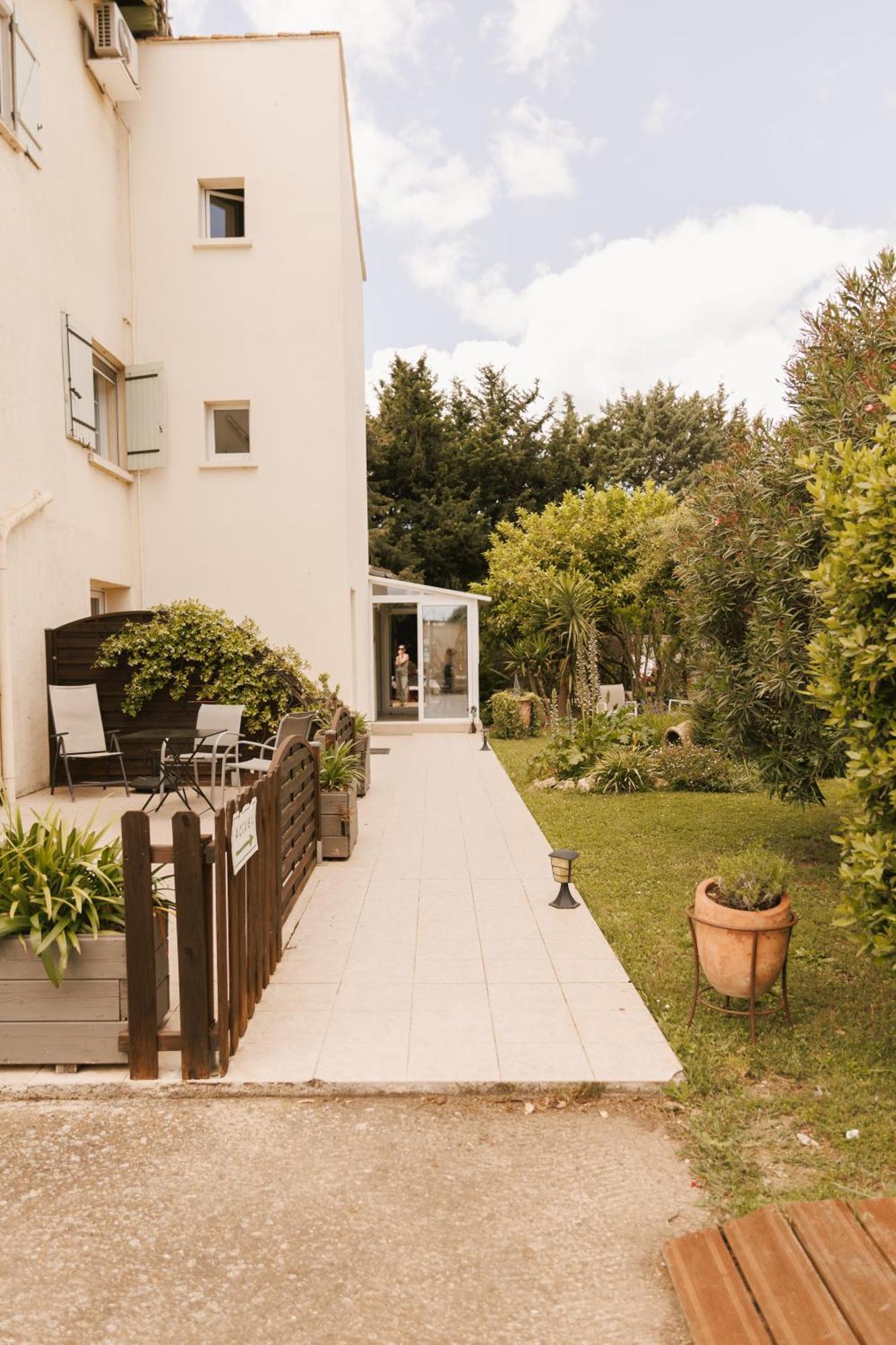Bed and Breakfast Mas Saint-Ange Люнель Экстерьер фото